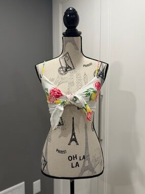 Forever 21 White Floral Cropped/Bra Top with Tie Detail